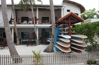 Cokes Surf Camp Hotell Thulusdhoo Exteriör bild